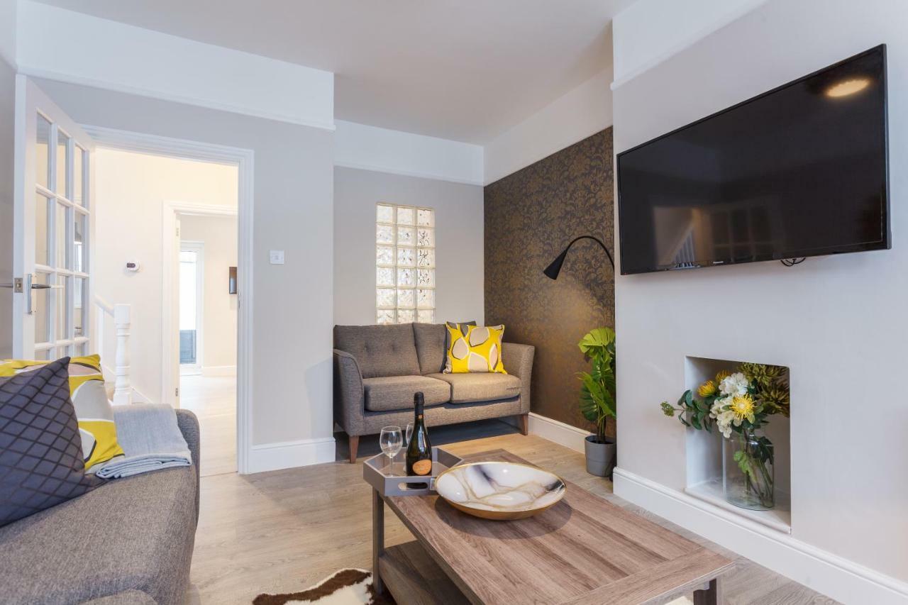 Stylish Town Centre House - 300Mbps, Parking & Sunny Decking Apartamento Bournemouth Exterior foto