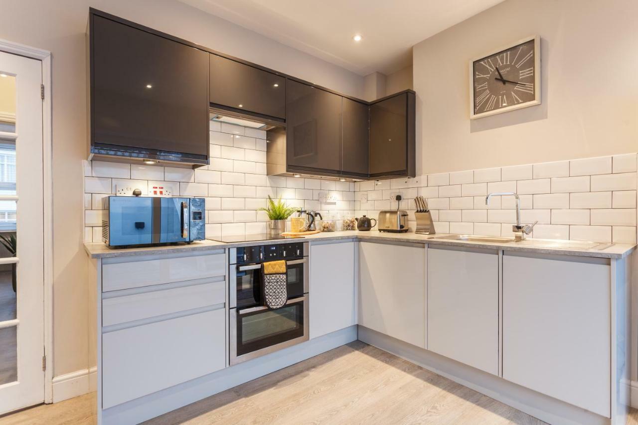 Stylish Town Centre House - 300Mbps, Parking & Sunny Decking Apartamento Bournemouth Exterior foto