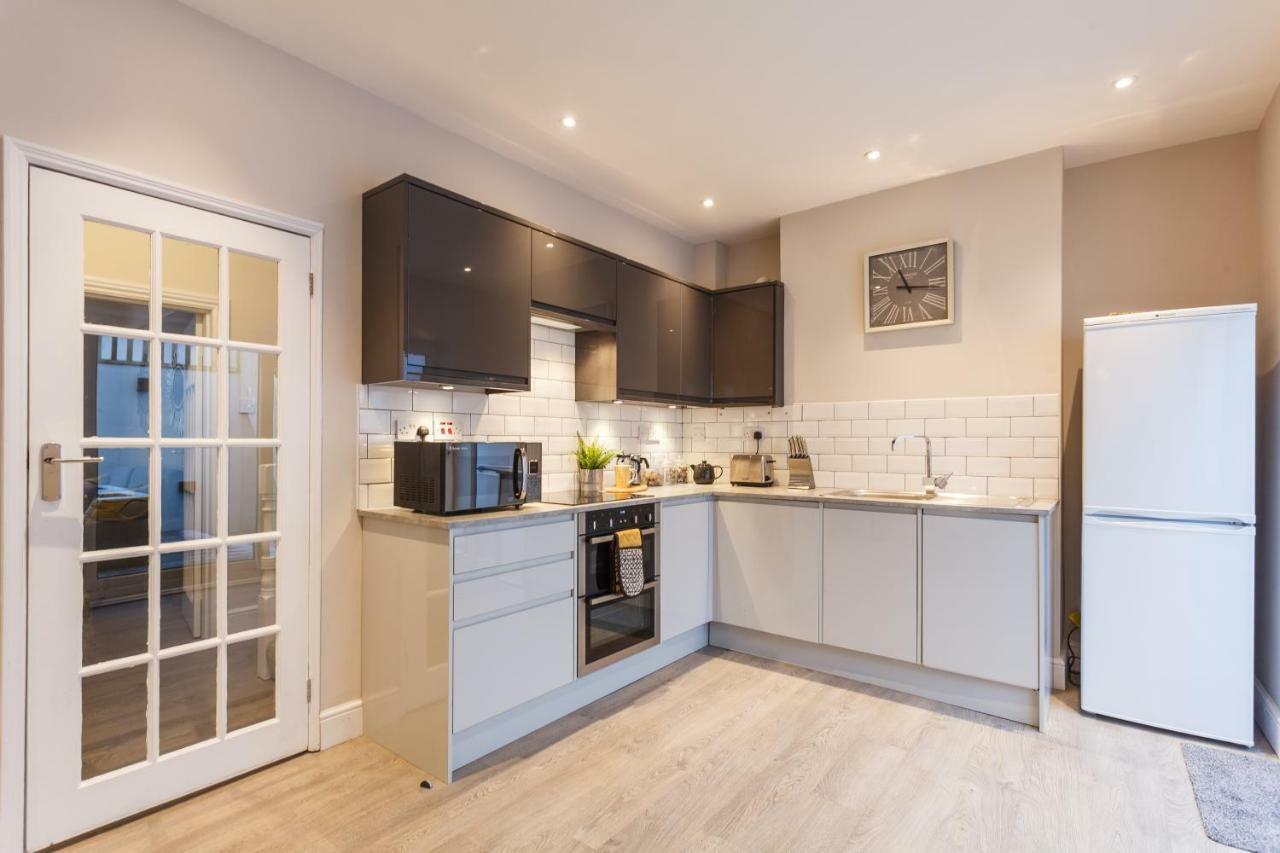 Stylish Town Centre House - 300Mbps, Parking & Sunny Decking Apartamento Bournemouth Exterior foto