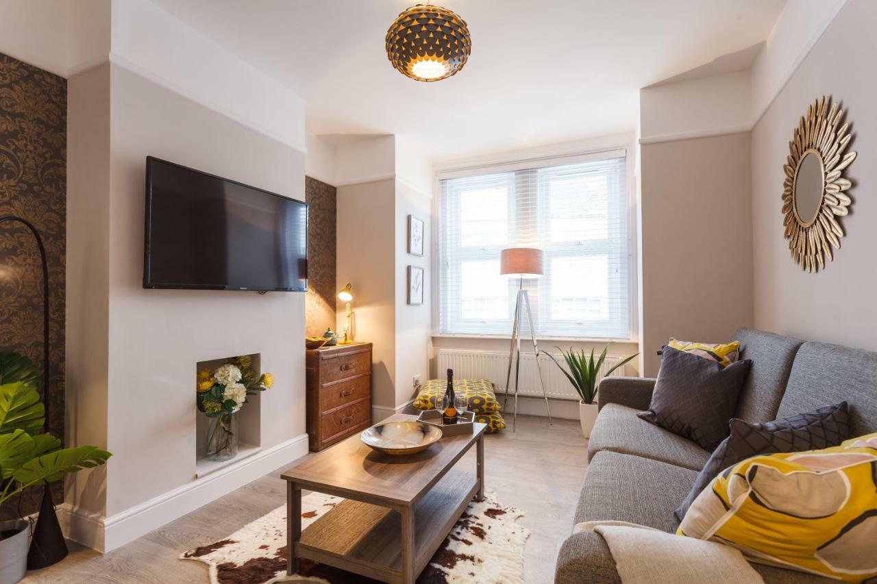 Stylish Town Centre House - 300Mbps, Parking & Sunny Decking Apartamento Bournemouth Exterior foto